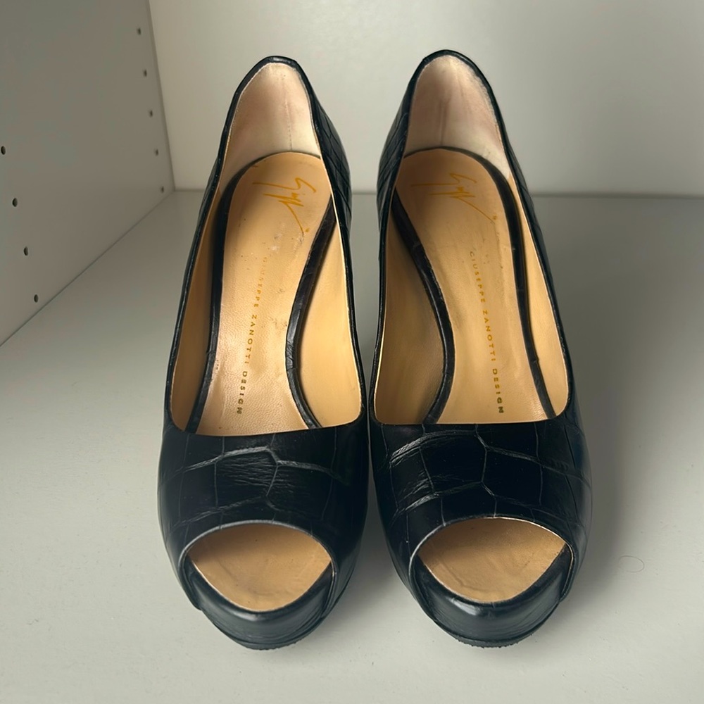 Giuseppe Zanotti black croc embossed pumps size 38